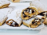 Cannoli alle noci con ricotta e gocce di cioccolato dolci di frolla