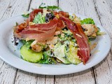 Cesar salad di pollo e salsa allo yogurt: l’insalata estiva golosa e leggera