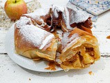 Ciambella strudel di fillo con mele e amaretti