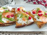 Crostini al salmone e robiola