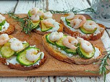 Crostini con gamberetti e zucchine