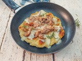 Focaccia lampo in padella con salsiccia e provola
