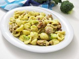 Orecchiette cremose con patate broccoli e salsiccia