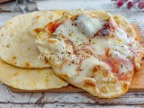 Pizzette di pane pomodoro e mozzarella