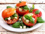 Pomodori con pesto e caprese