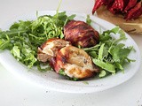 Rotolini di pollo e speck filanti