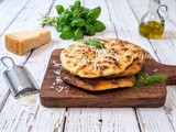 Schiacciatine soffici alle patate e parmigiano