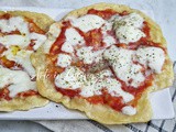 Sfoglie di pane mozzarella e pomodoro