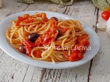 Spaghetti al pomodoro fresco con olive