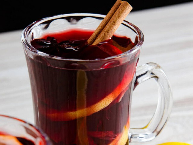 Priya's Versatile Recipes: Warmer Win/Vin Chaud - Hot Mulled Wine