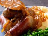 Bangers And Mash With Onion Gravy