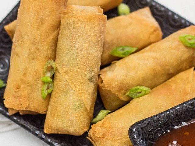 https://verygoodrecipes.com/images/blogs/bake-it-with-love/vietnamese-spring-rolls-vs-thai-spring-rolls.640x480.jpg