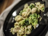 Orecchiette con Broccoli e Acciughe