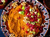 Muhammara ein köstlicher Paprika-Walnuss-Dip aus der Levante-Küche (vegan)