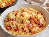 Kremni orzo s piščancem in pečeno papriko iz ene ponve