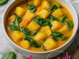 Krompirjev curry z mlado špinačo in kokosovim mlekom