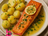 Lososov file s česnovo limonino omako in kuhanim krompirjem