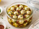 Marinirana mini mocarela z zelišči, česnom in limono