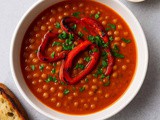 Petkova enolončnica: paradižnik, paprika in leča