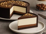 Svilnati čokoladno-lešnikov cheesecake brez peke