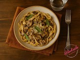 Testenine z gobovo omako, žajbljem in parmezanom