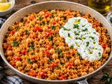 Turška bulgur ponev z zelenjavo in jogurtom