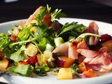 Fruchtiger Salat mit Olivenöl-Limetten-Dressing
