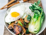 Misochampignons met rijst, paksoi en ei