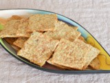 Sourdough whole-wheat cheese crackers / cracker integrali al formaggio