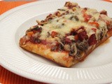 Pizza Minced Beef with Mushrooms, Red Pepper and Chorizo