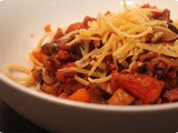 Spaghetti with Carrots and Mushrooms in Tomato Sauce