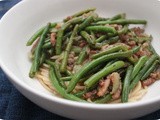 Spaghetti with Green Beans, Bacon and Pesto