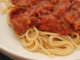 Spaghetti with Minced Beef, Spiced Biscuits and Tomato Sauce