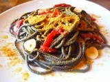 Spaghetti neri con bottarga e pomodorini