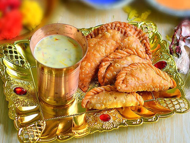 Baked Mawa Gujiya | Chandrakala | Karanji | Baked Sweet Empanadas | Holi  Recipes