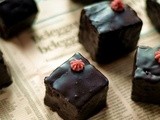 Chocolate Gingerbread Petit Fours with Blackberry Buttercream/ Шоколадно-Имбирные Птифур с Ежевичным Кремом