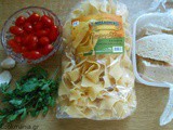 Παπαρδέλες aglio e olio με ντοματίνια και μυρωδικά