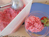 Easy frozen yogurt with Strawberry