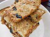 Energy bars with banana and dried fruits