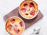 Minis clafoutis aux fraises, confit de pétales de roses, vanille et ricotta
