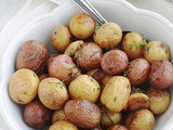 Pommes de terre grenailles sautées et confites à l’ail, romarin et thym