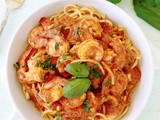 Spaghetti aux crevettes sauce tomate