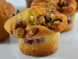Muffins aux cerises et noisettes