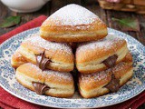 Beignets triangles moelleux fourrés au nutella