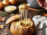 Soupe à l’oignon gratinée en pain de campagne