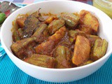 Aloo potoler dalna / potato pointed gourd curry