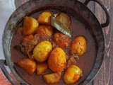 Dimer Dalna | Bengali Egg Curry with Potato