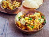Narkel diye Niramish Ghugni | Bengali No Onion No Garlic Ghugni or Yellow Peas Curry with Fried Coconut