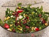 Salată de leurdă cu fasole roșie și porumb
