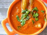 Murungaikkai Thakkali Kulambhu | Drumstick in Tomato Gravy